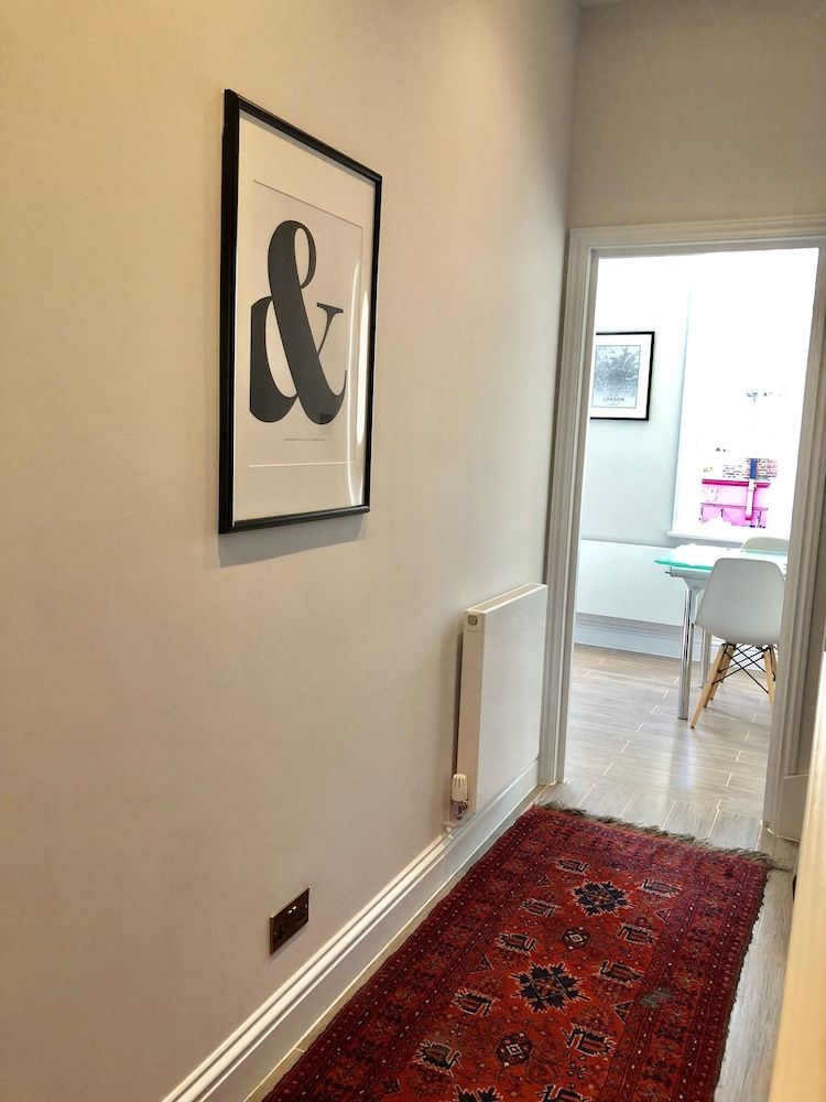 undefined Stylish Maisonette and studio in Victoria 8