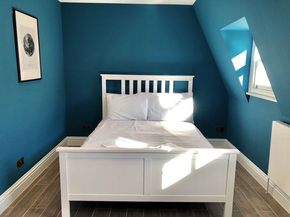 undefined Stylish Maisonette and studio in Victoria 9