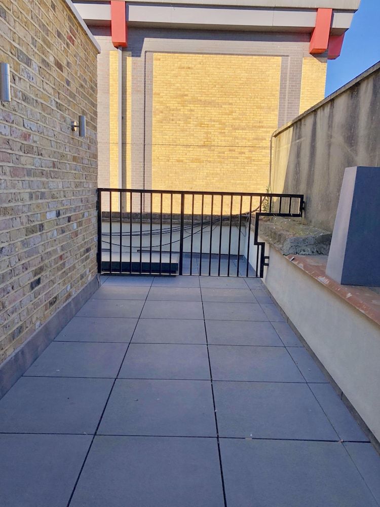 Stylish Maisonette and studio in Victoria City Apartment, 2 Bedrooms, Terrace, City View 5