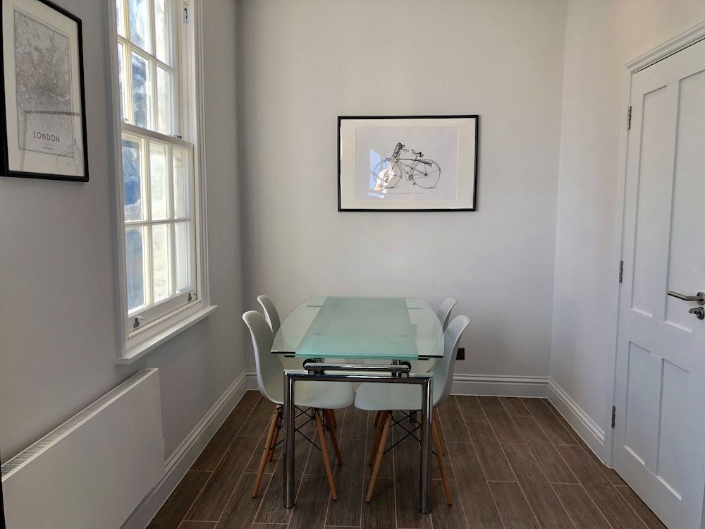 undefined Stylish Maisonette and studio in Victoria 4