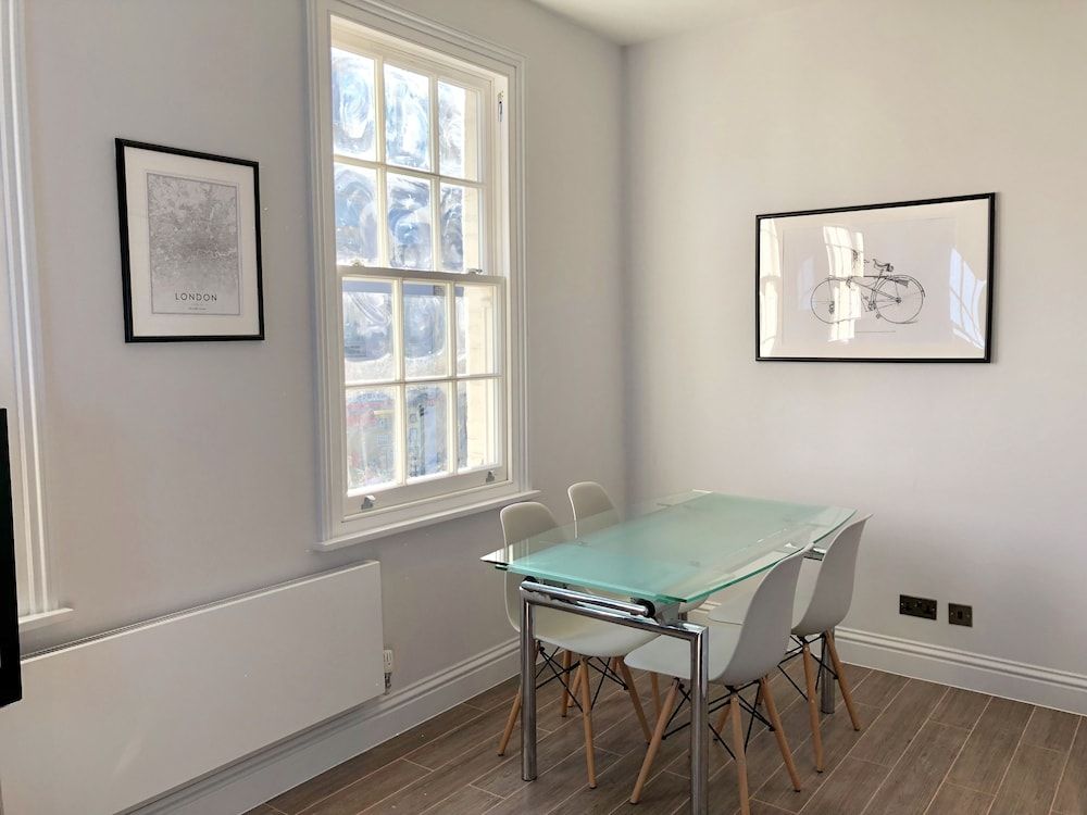 undefined Stylish Maisonette and studio in Victoria 2