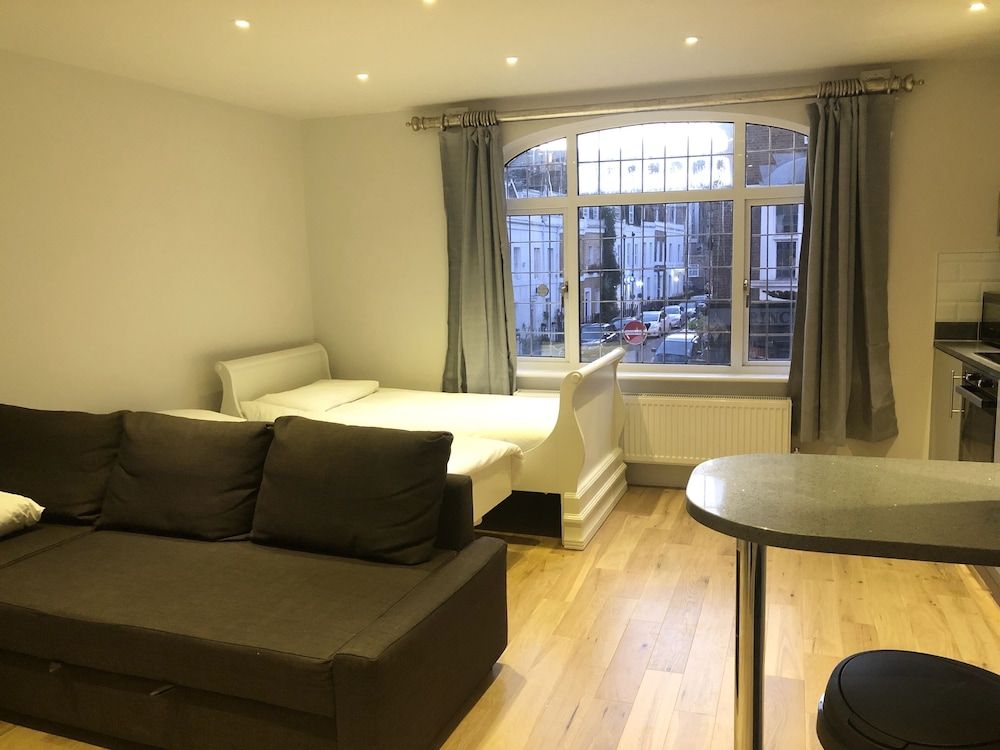 Stylish Maisonette and studio in Victoria Economy Apartment