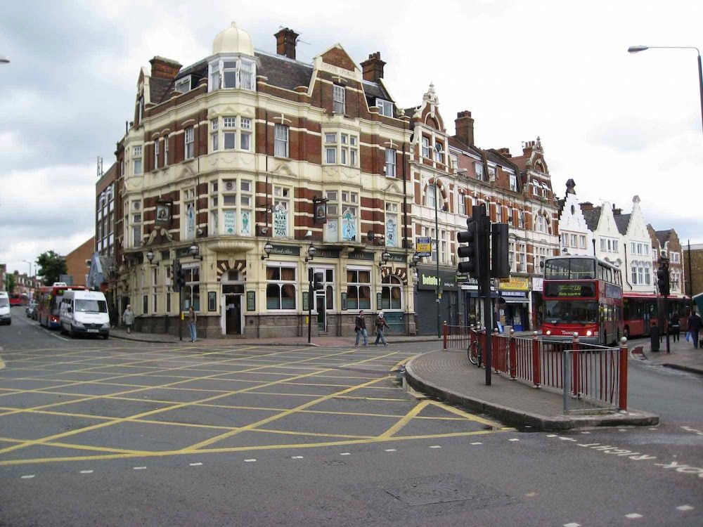 undefined R2 Medium Studio 6