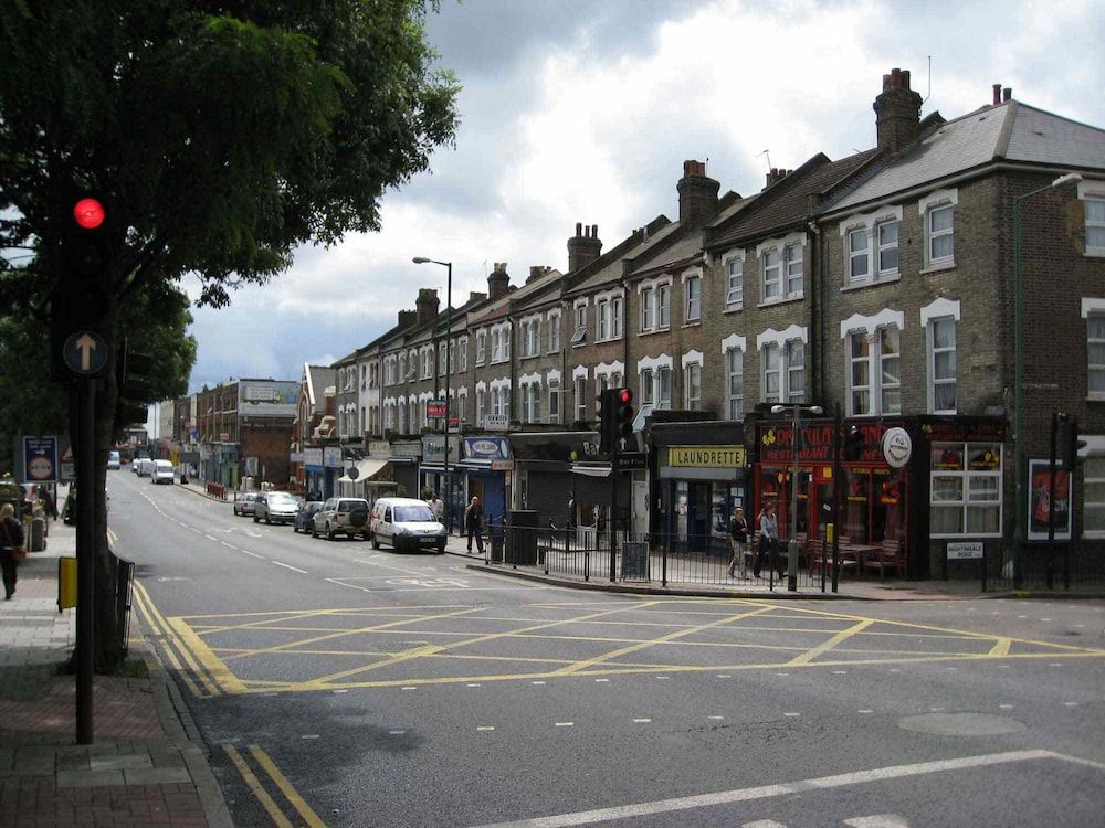 undefined R2 Medium Studio 7