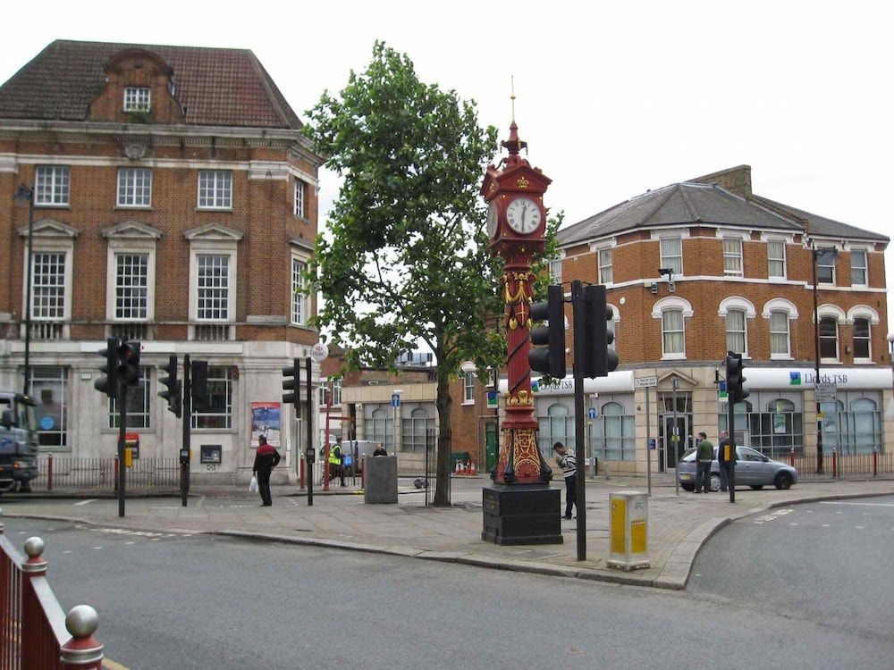 undefined R2 Medium Studio 8