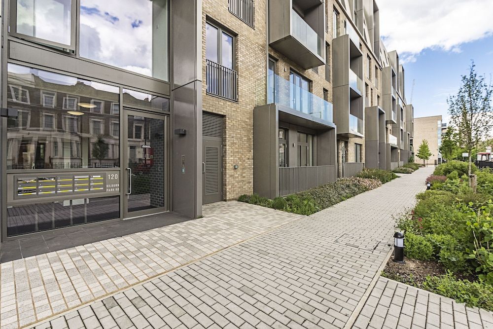 undefined Stunning Brand New Westminster Apartment 3