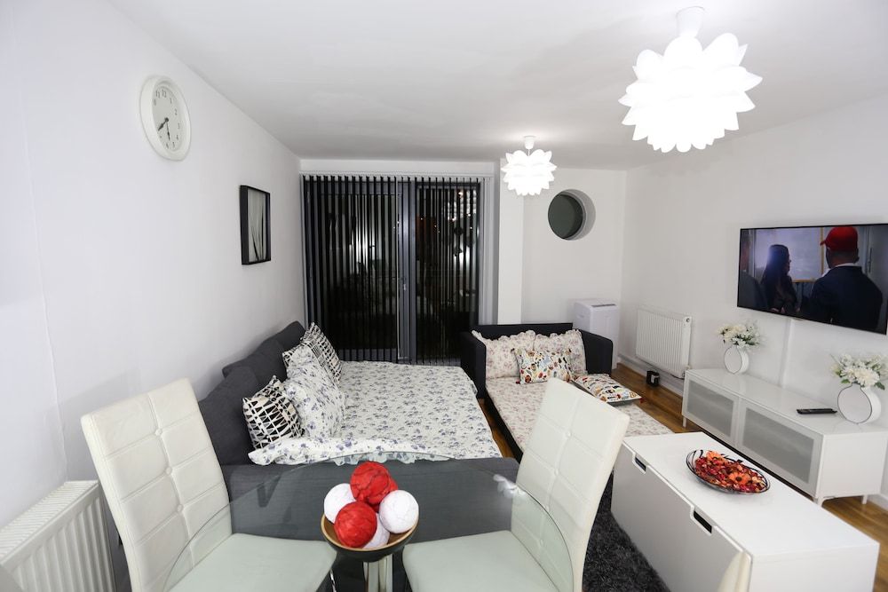 undefined 2 bed Riverview Bridge House Apartment 8