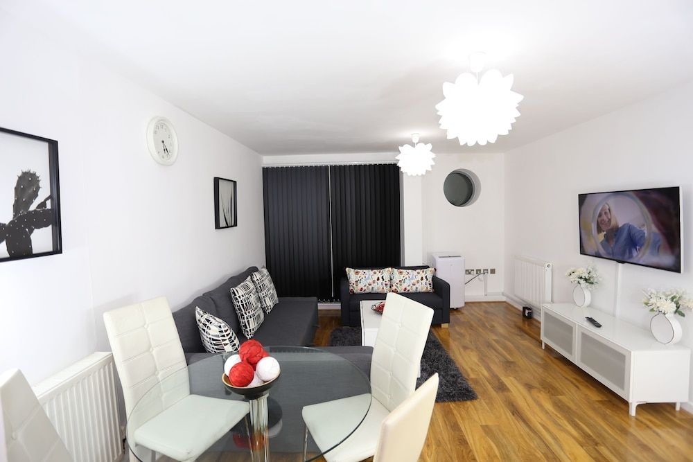 2 bed Riverview Bridge House Apartment Apartment, 2 Bedrooms 17