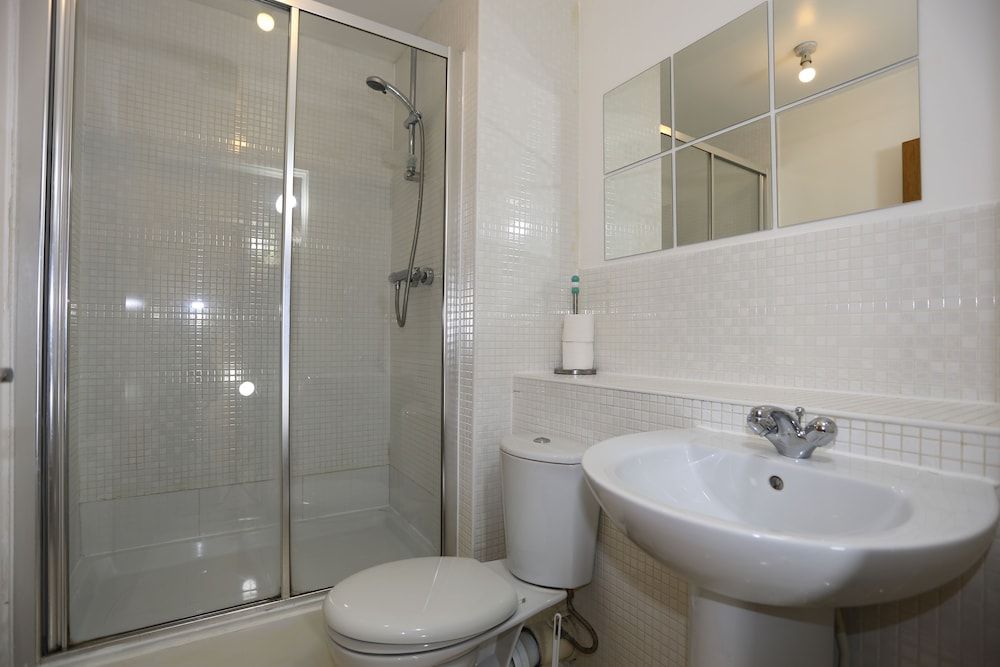 2 bed Riverview Bridge House Apartment Apartment, 2 Bedrooms 18