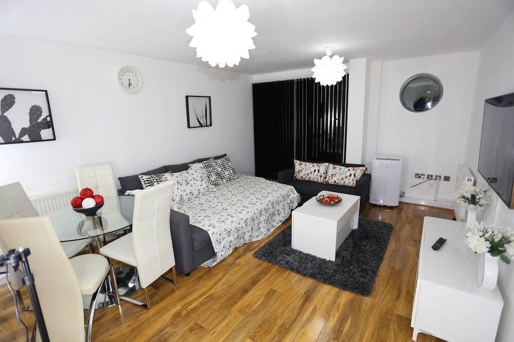 2 bed Riverview Bridge House Apartment Apartment, 2 Bedrooms 10