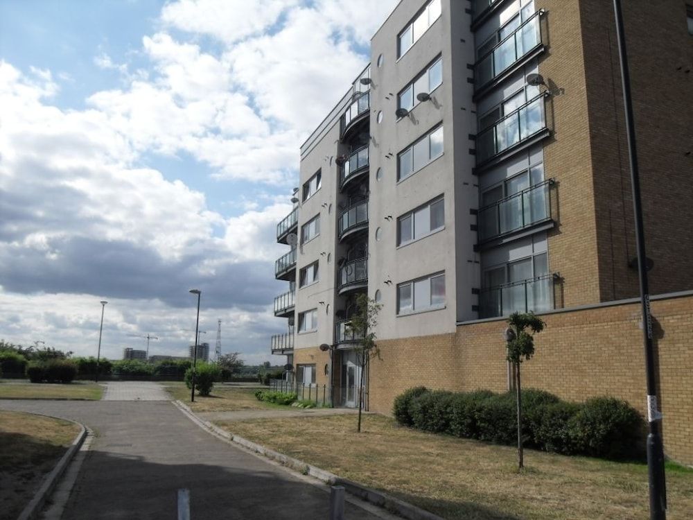 undefined 2 bed Riverview Bridge House Apartment 2