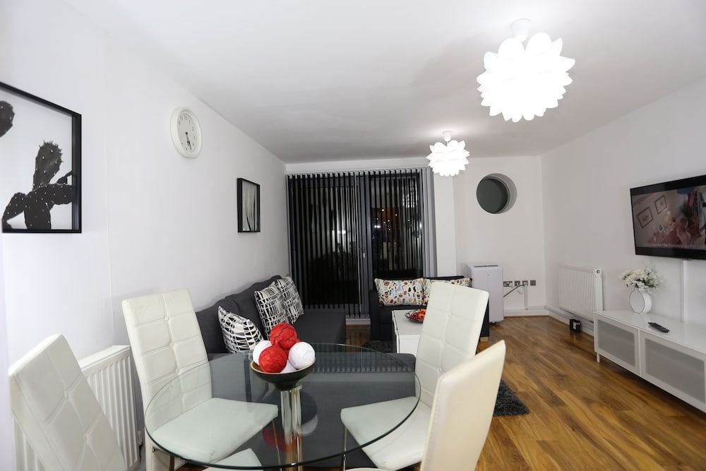 undefined 2 bed Riverview Bridge House Apartment 7