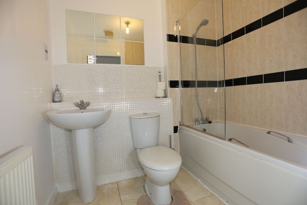 2 bed Riverview Bridge House Apartment Apartment, 2 Bedrooms 20