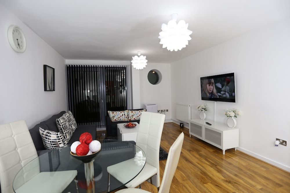 2 bed Riverview Bridge House Apartment Apartment, 2 Bedrooms 14