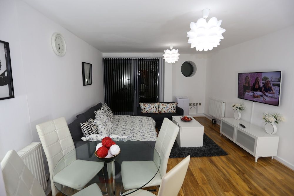 undefined 2 bed Riverview Bridge House Apartment 10