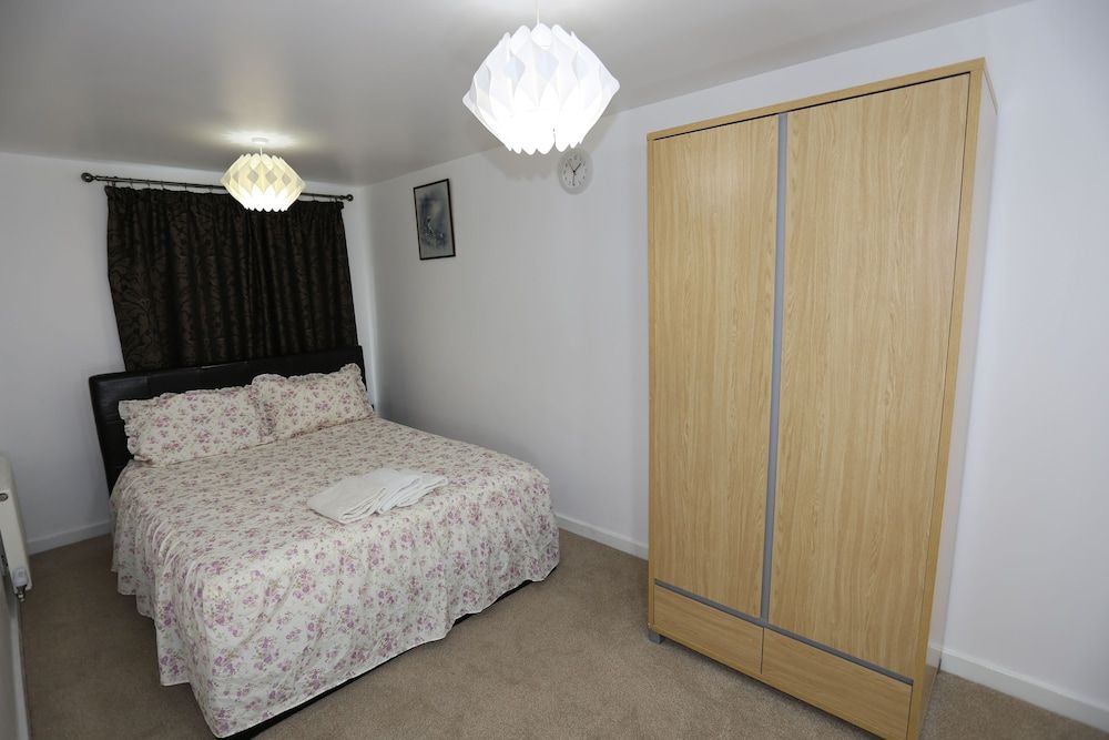 undefined 2 bed Riverview Bridge House Apartment 6