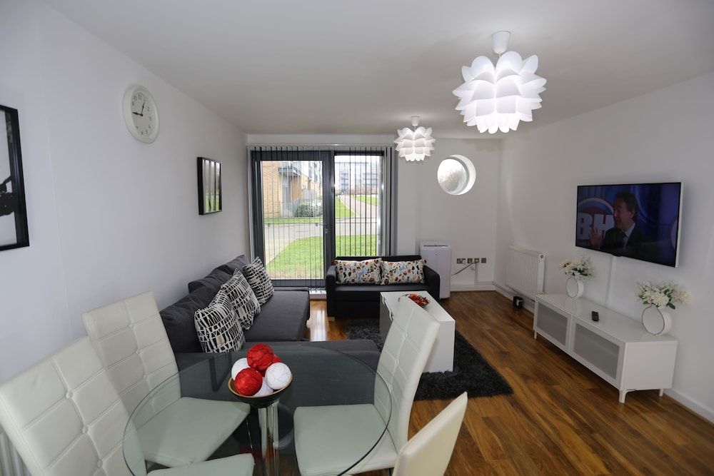 2 bed Riverview Bridge House Apartment Apartment, 2 Bedrooms 12