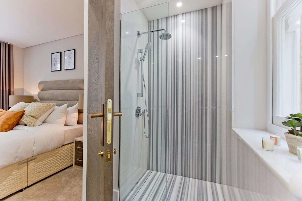 Luxury 2 bed with lift ac and concierge Comfort Apartment 17