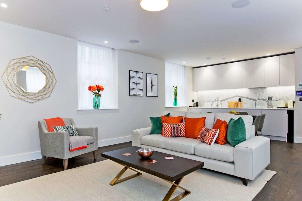 undefined Luxury 2 bed with lift ac and concierge 4