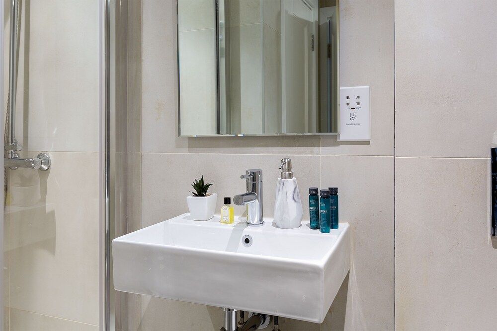 Heart of Camden Apartment, Multiple Beds (154b) 10