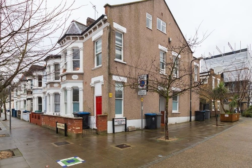 undefined Modern stylish and luxurious 1 bed flat 2