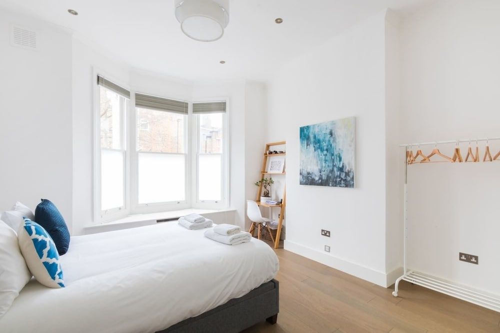 undefined Modern stylish and luxurious 1 bed flat 4