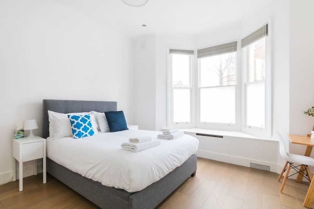 undefined Modern stylish and luxurious 1 bed flat 3