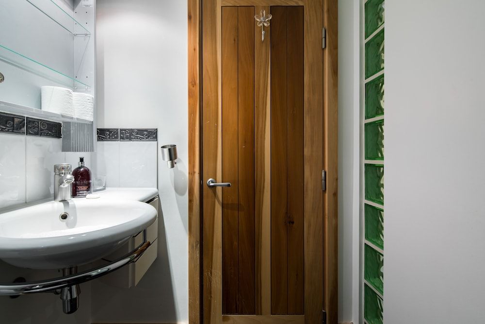 One Palace Gate Apartment, 3 Bedrooms 24