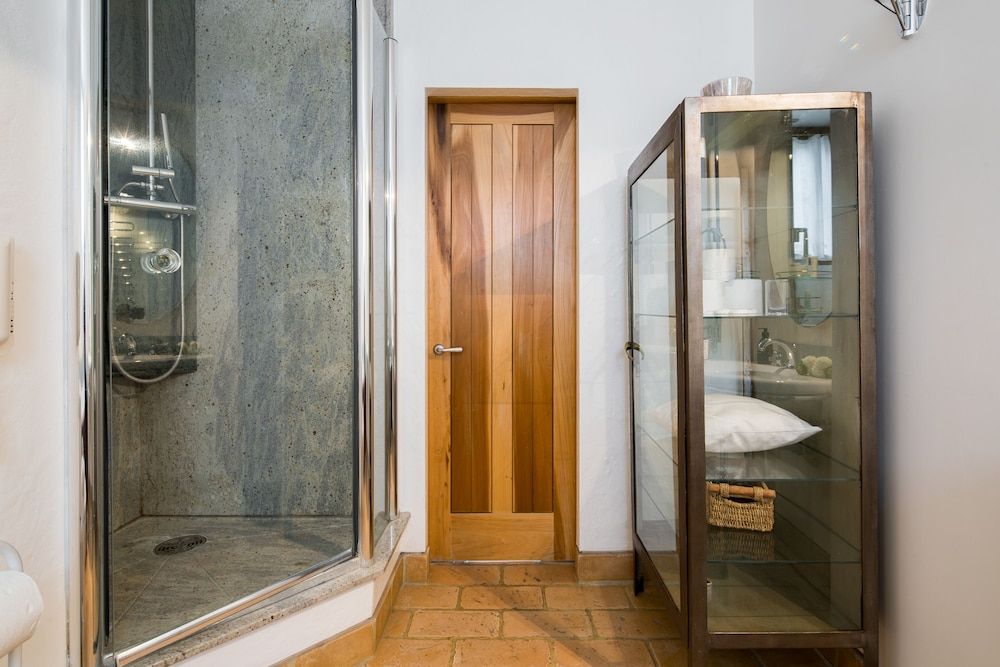 One Palace Gate Apartment, 3 Bedrooms 21