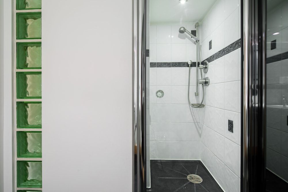 One Palace Gate Apartment, 3 Bedrooms 28