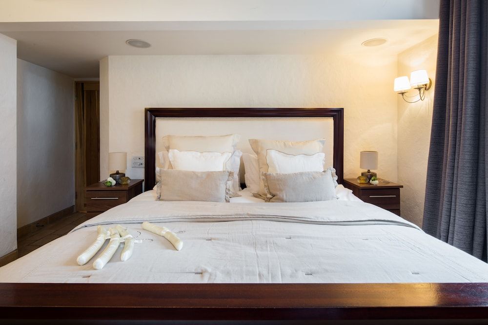 One Palace Gate Apartment, 3 Bedrooms 12