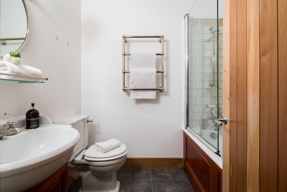 One Palace Gate Apartment, 3 Bedrooms 19