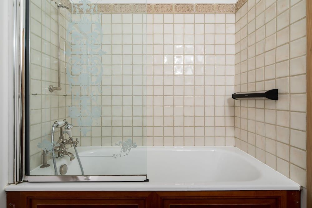 One Palace Gate Apartment, 3 Bedrooms 25