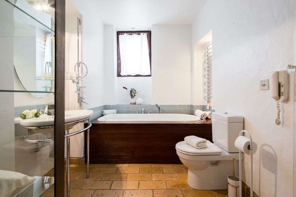 One Palace Gate Apartment, 3 Bedrooms 23