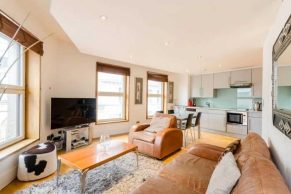 undefined Luxury Flat with Panoramic View of Piccadilly Circus 9