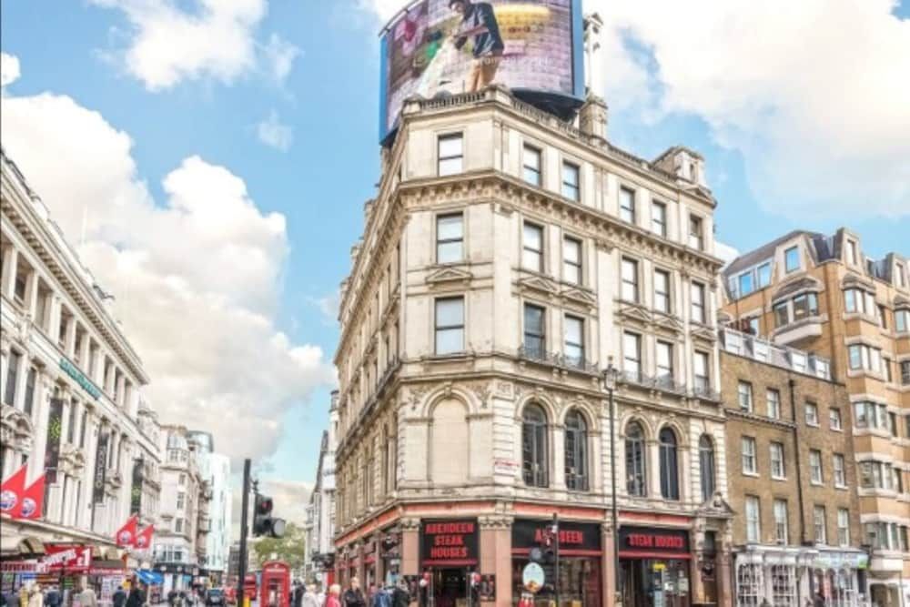 undefined Luxury Flat with Panoramic View of Piccadilly Circus 2