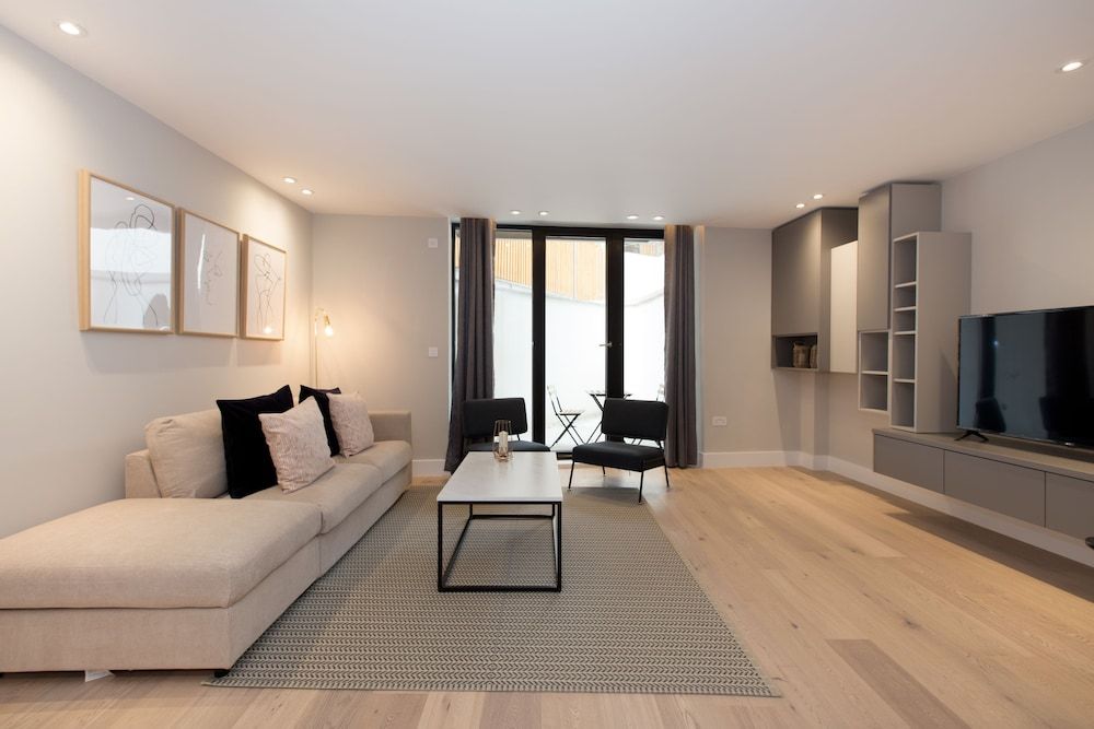 Elephant and Castle by Allô Housing Grand Penthouse, Terrace 14