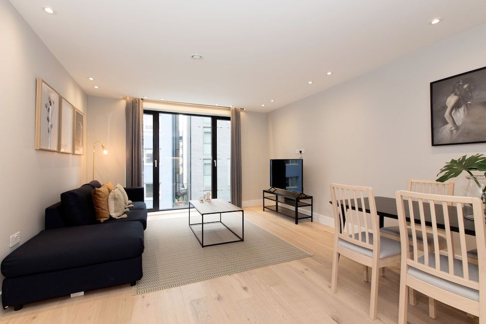 Elephant and Castle by Allô Housing Grand Penthouse, Terrace 20