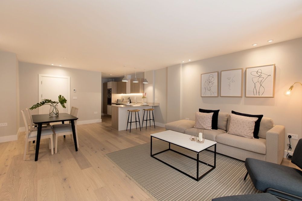 Elephant and Castle by Allô Housing Grand Penthouse, Terrace 17