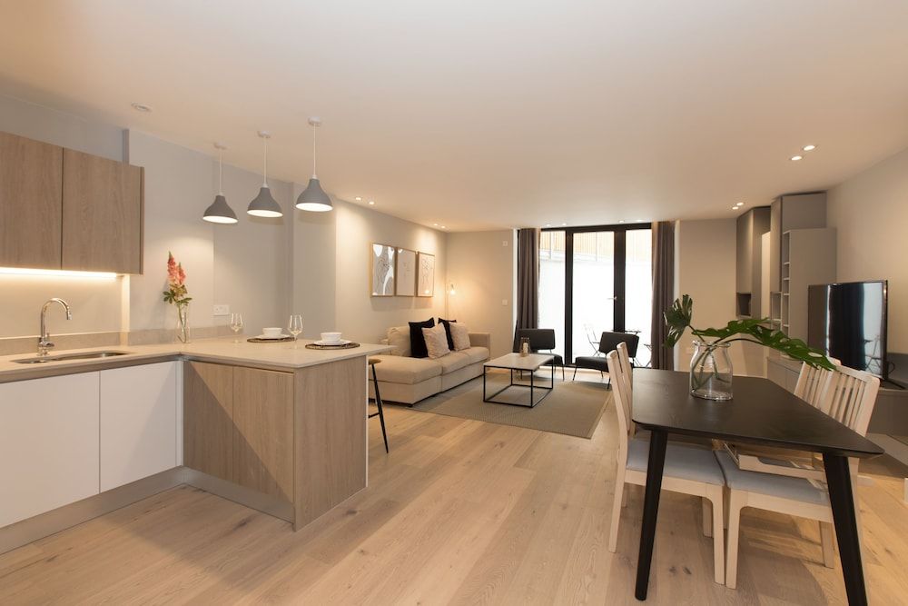 Elephant and Castle by Allô Housing Grand Penthouse, Terrace 13