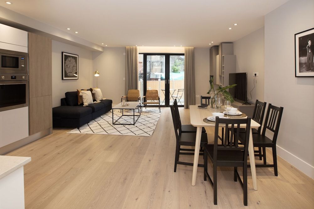 Elephant and Castle by Allô Housing Grand Penthouse, Terrace 18