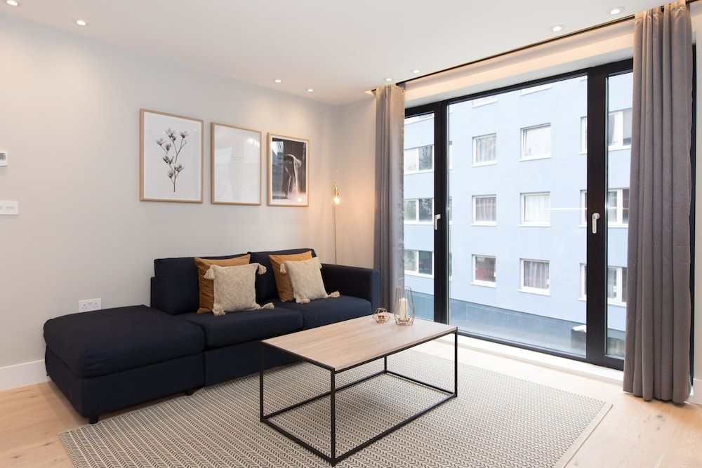 Elephant and Castle by Allô Housing Grand Penthouse, Terrace 23