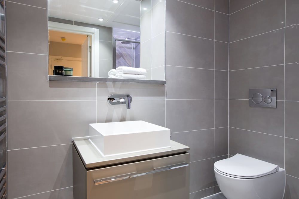 Elephant and Castle by Allô Housing Grand Penthouse, Terrace 9