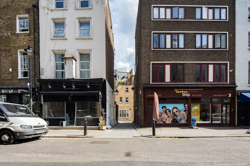 undefined Richardsons Mews by Lime Street 2