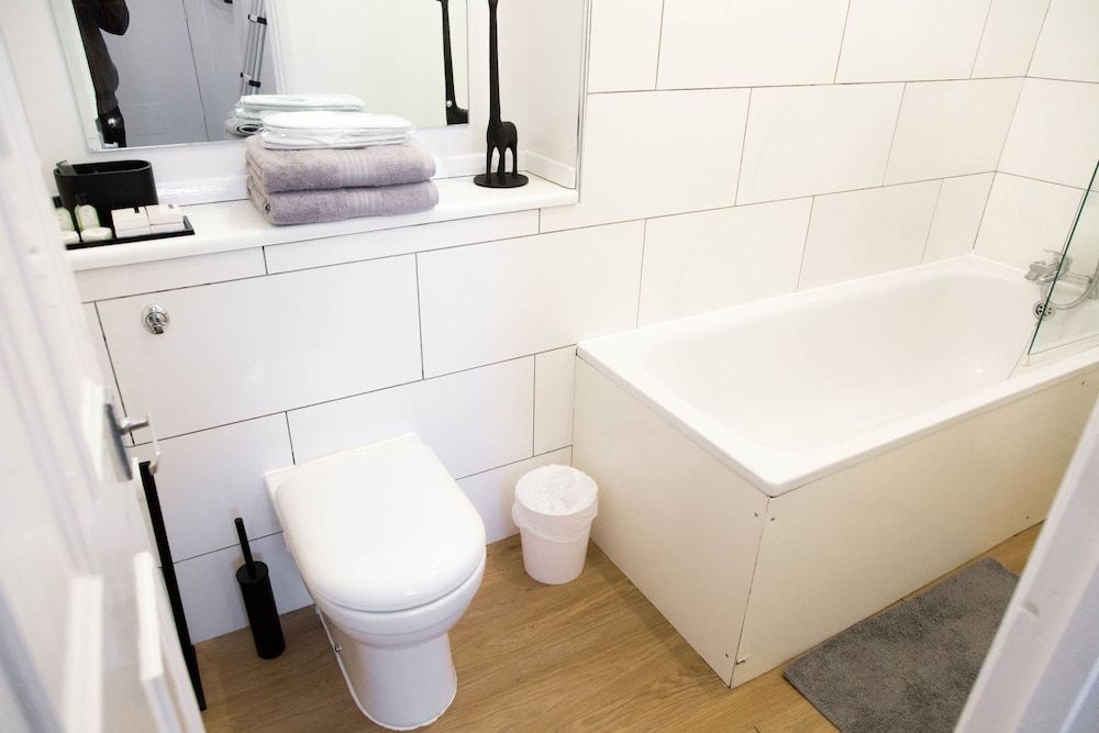 Spacious Two Bed in Hackney Apartment, 2 Double Beds 22