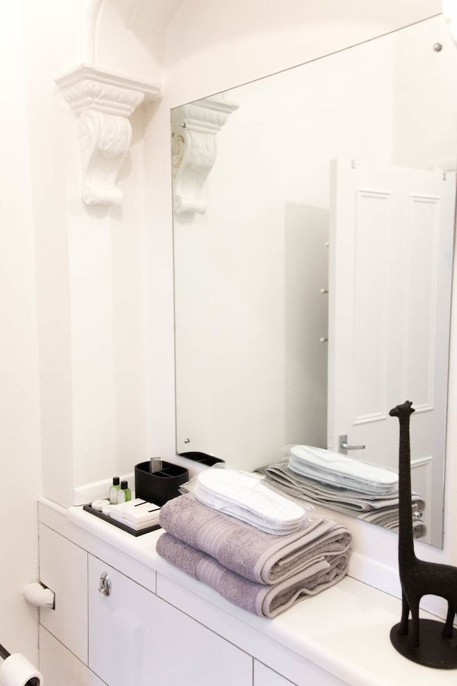 Spacious Two Bed in Hackney Apartment, 2 Double Beds 20