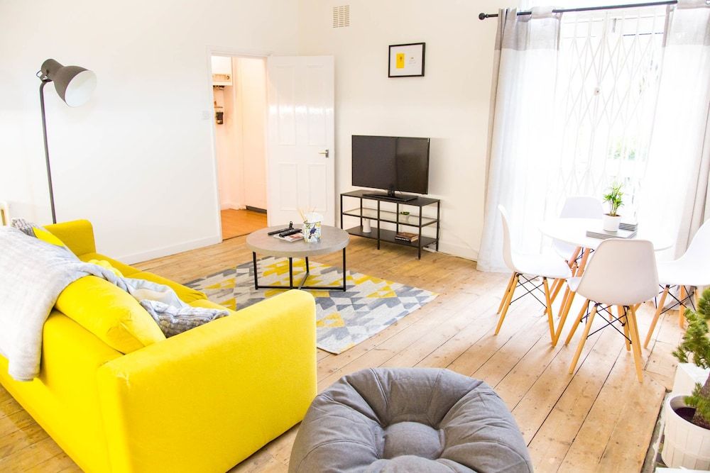 Spacious Two Bed in Hackney Apartment, 2 Double Beds 14