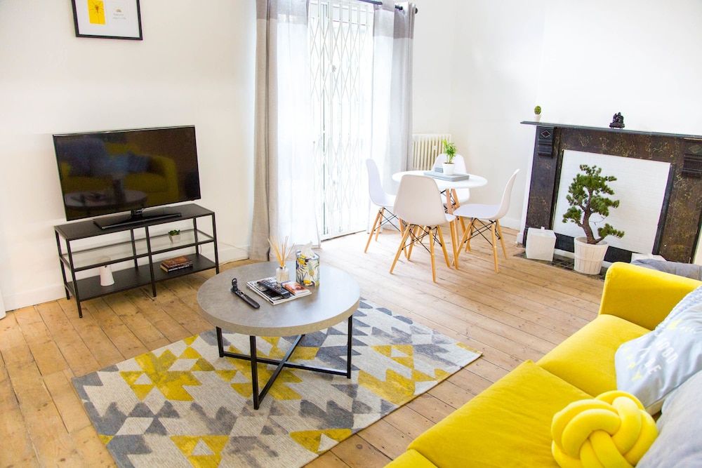 Spacious Two Bed in Hackney Apartment, 2 Double Beds 17