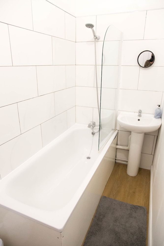 Spacious Two Bed in Hackney Apartment, 2 Double Beds 24