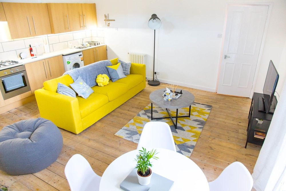 Spacious Two Bed in Hackney Apartment, 2 Double Beds 13